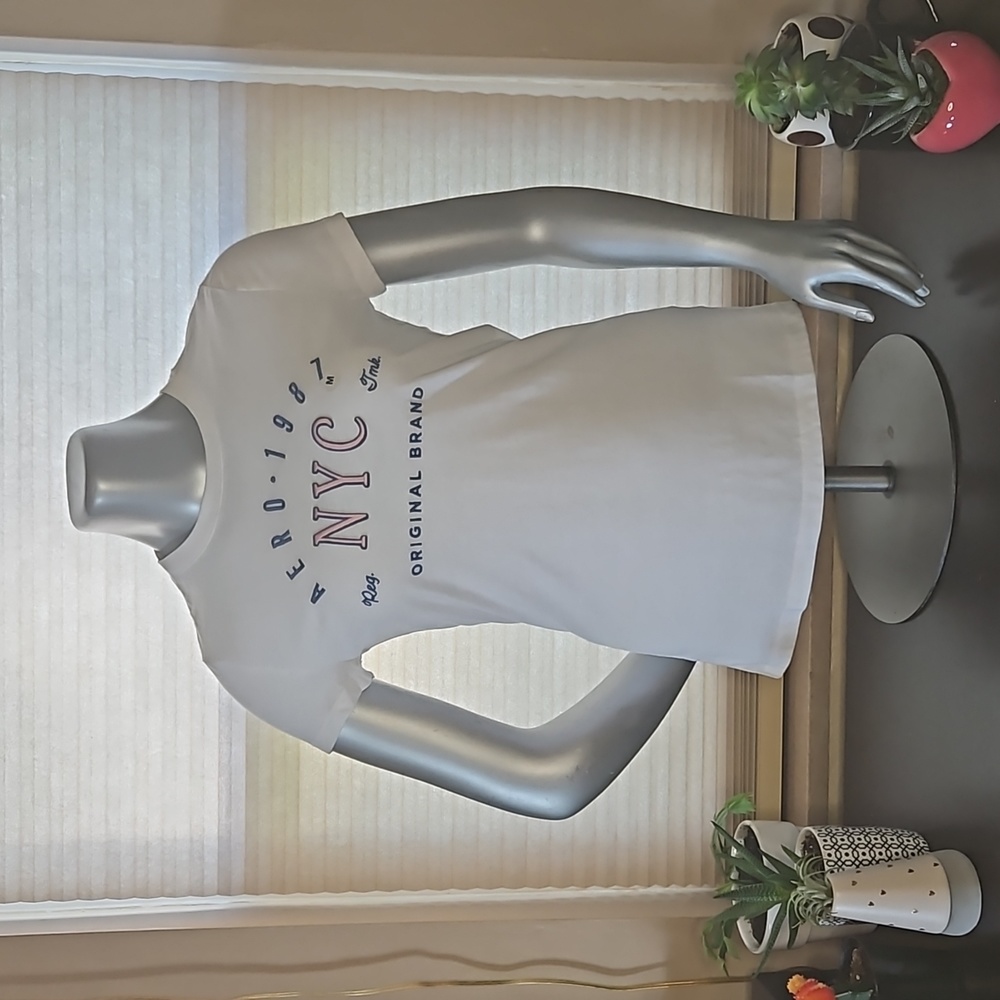 NWT Aeropostale Classic Crew T-Shirt - Size M